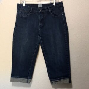 Levi's Women's 515 Dark Blue Capris.Good Condition. Size 10.